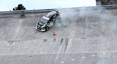 Ken Block in Linas Montlhery: The drift and slide on the ring gear (Video)