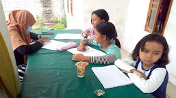 Miliki Keterampilan Berbahasa Asing, Mantan TKW Asal Desa Teras Ajari Anak-anak belajar Bahasa Inggris