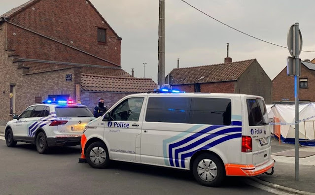Ένα αυτοκίνητο έπεσε πάνω σε πλήθος που είχε συγκεντρωθεί στο Βέλγιο και πιο συγκεκριμένα στην πόλη Λουβιέρ για τη συμμετοχή του σε καρναβαλικές εκδηλώσεις. Σύμφωνα με το τηλεοπτικό δίκτυο RTL, τουλάχιστον πέντε άτομα σκοτώθηκαν.