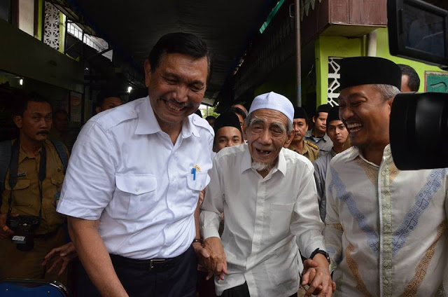 KH Maimoen Zubair: Konsep Islam Nusantara itu Sebenarnya Kembali kepada
Pancasila