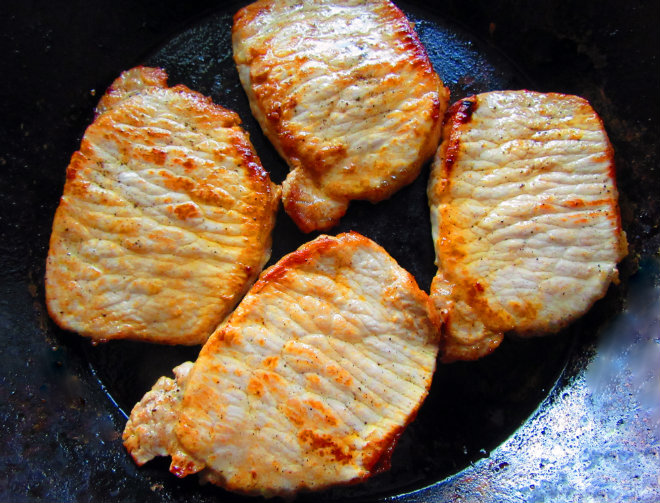 Golden pork chops in wine sauce by Laka kuharica: sear the chops in olive oil on both sides. 