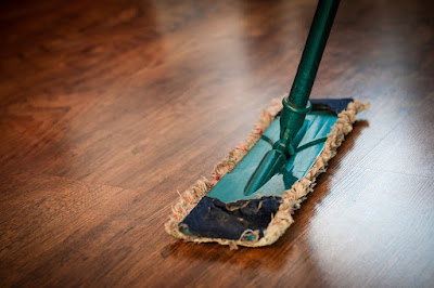 تنظيف الأرضية الخشبية