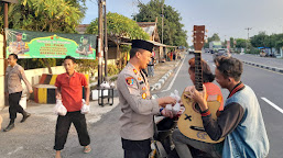 Lagi, Polsek Krangkeng Bagikan Takjil Puasa Ramadhan 1445 H 