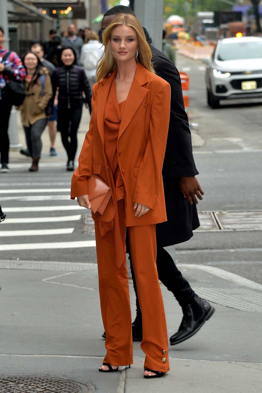 Rosie Huntington-Whiteley – Celebrity Street Style Fashion in New York City