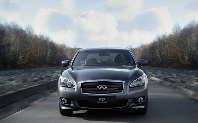 2011 Infiniti M37S Front View