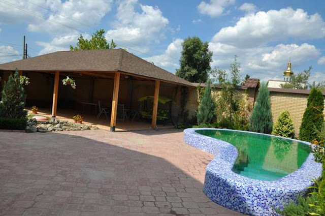 Gazebo and swimming pool in the yard