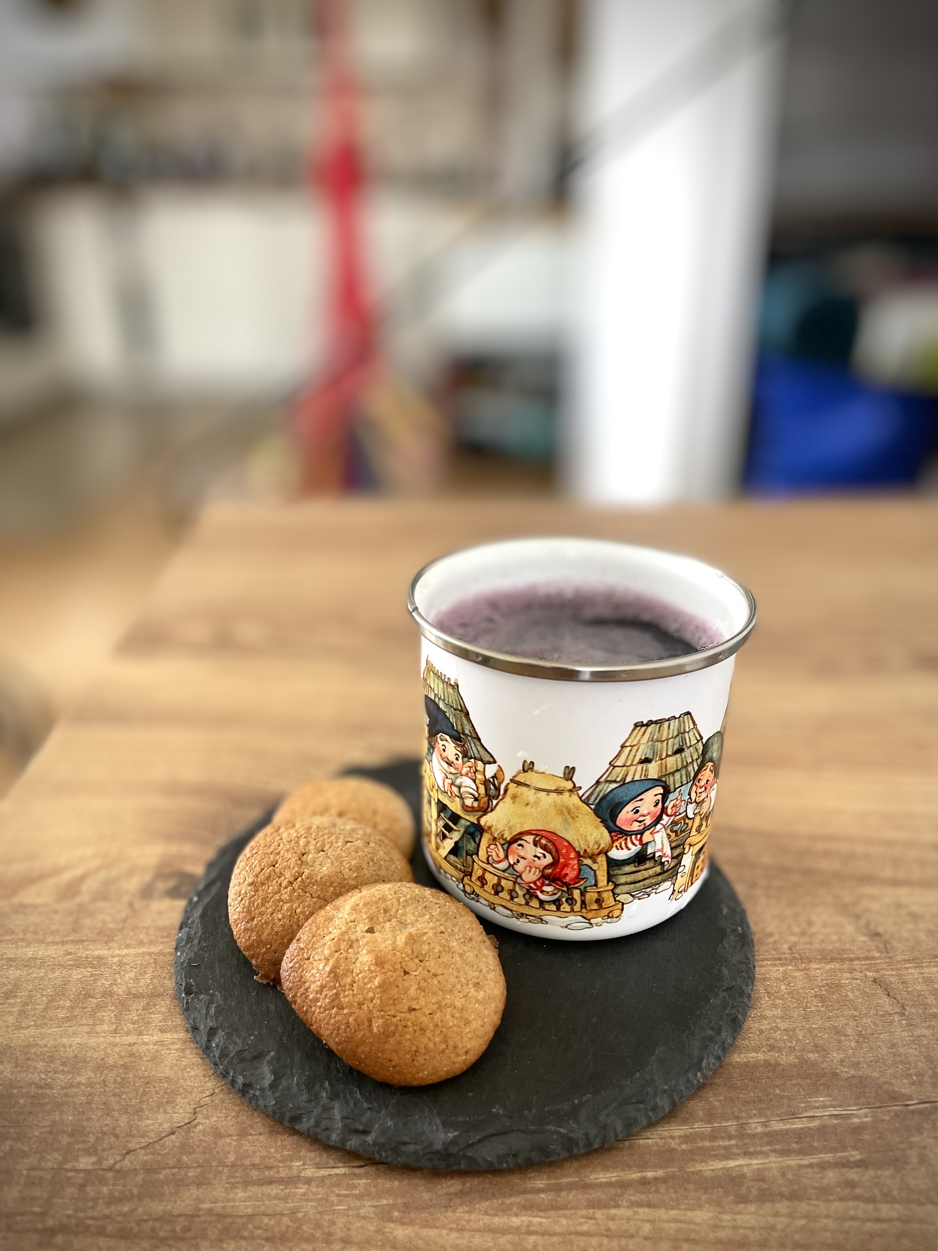 Cinnamon and yoghurt cookies; cup by Diana Tivu; aronia syrup by Culmea Fructelor