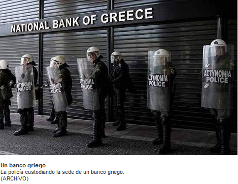 Alarma en Grecia ante la retirada masiva de millones de euros del banco por la inestabilidad política