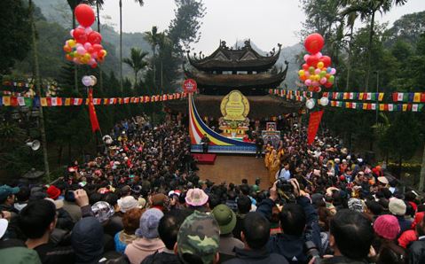 Cho thuê xe đi lễ hội chùa Hương ngày