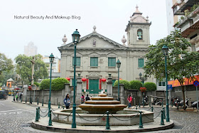 Features St. Anthony's Catholic Church, located near Lou Lim Ioc garden, Macau