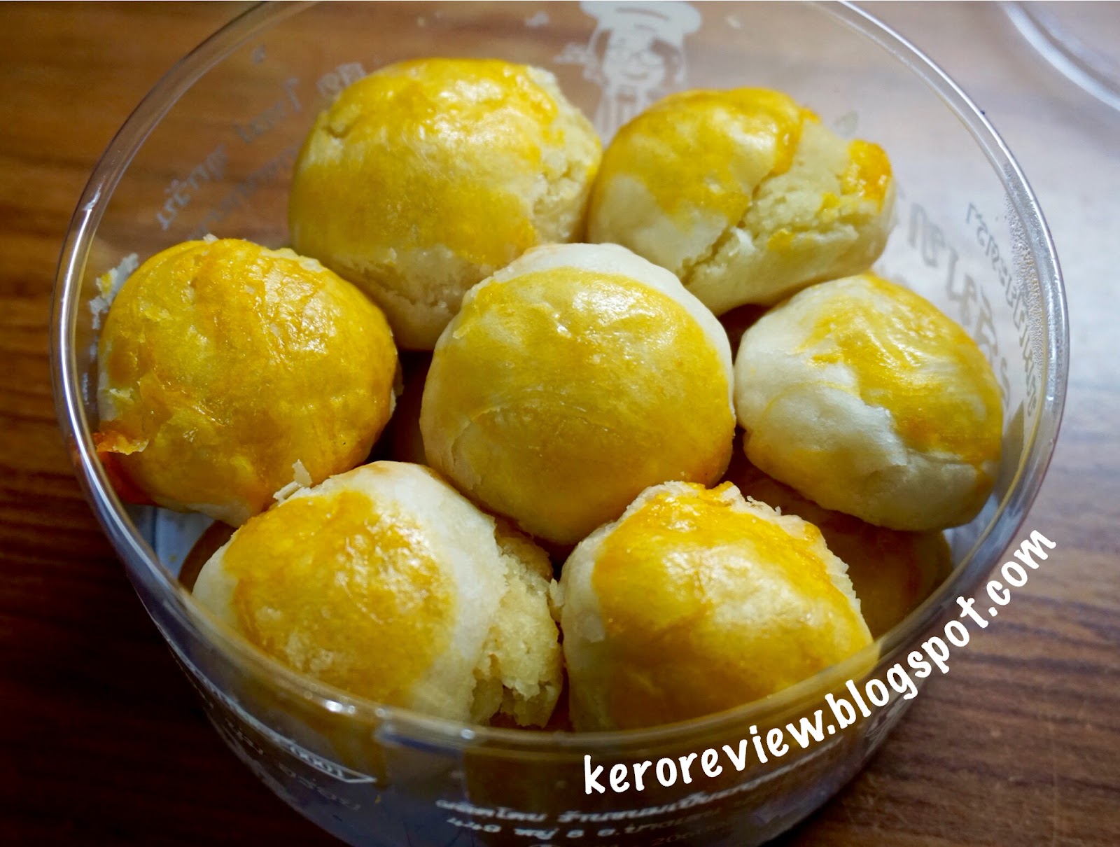 รีวิว ครูสมทรง ขนมเปี๊ยะ ไส้ถั่วไข่เค็ม (CR) Review Thai Snack "Kanom Pia", Kru Somsong Brand.