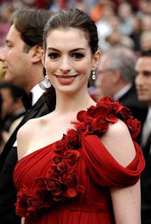 Anne Hathaway Biography on Hollywood Celebrities Biography  Anne Hathaway Biography