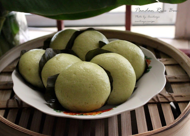 “Pandan” rice bun