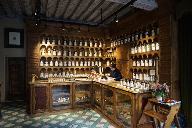 An apothecary hosue in Paris