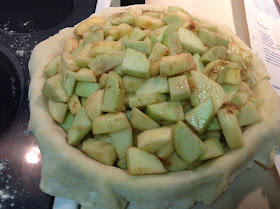 Filling pie crust with apples