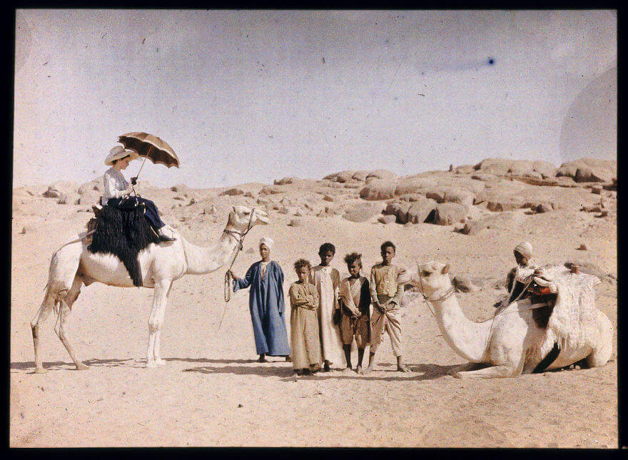 40 Old Color Pictures Show Our World A Century Ago - Autochrome Of Else Paneth On A Camel, 1913