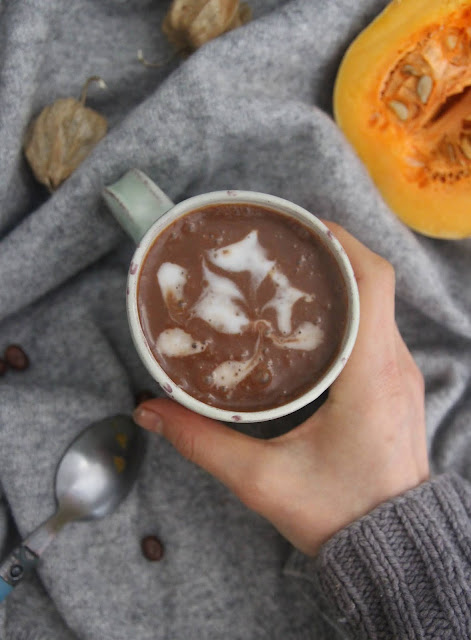 Cuillère et saladier : Chocolat chaud à la courge (vegan)