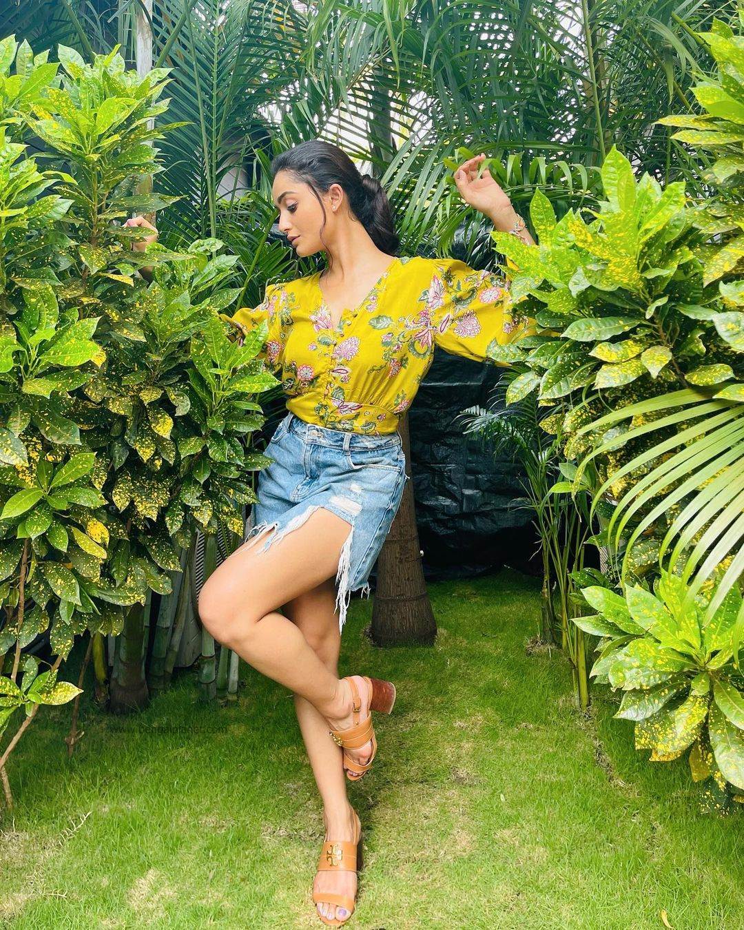 Tridha-Choudhury-looks-chic-hot-and-classy-in-these-pictures-70-Bengalplanet.com