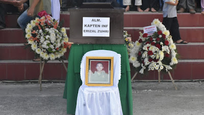 Pemakaman Kapten Inf. Anumerta Erizal Zuhri Sidabutar di Taman Makam Pahlawan Sibura - Bura Sidikalang 