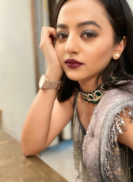 Helly Shah HD Wallpaper