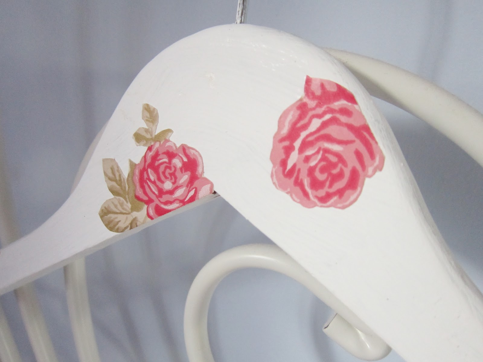 Lifestyle Blog: DIY Tutorial: Pretty Vintage Style Clothes Hangers