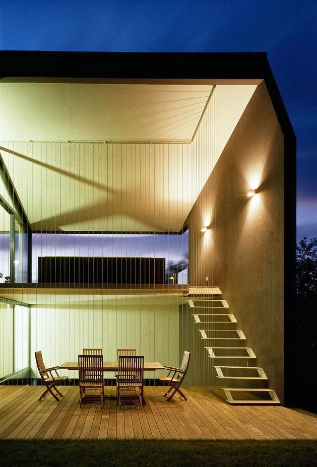 Rumah Dua  Lantai dengan Teras Indoor Rancangan Desain 