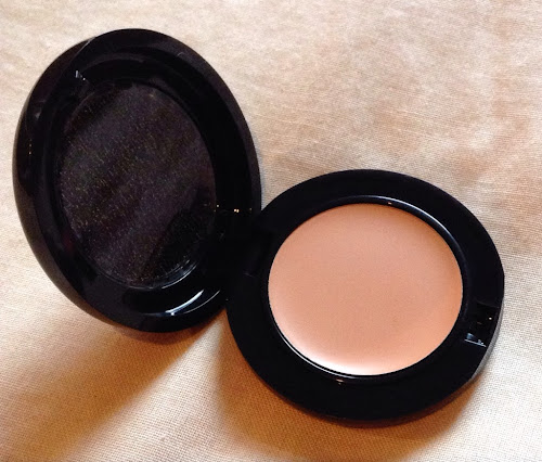 Product from Benefit Tan About Town 