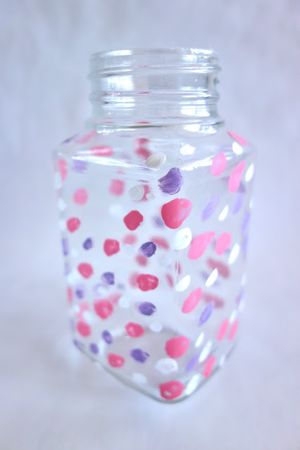 DIY flower vase, painted vase, painted glass jar, how to recycle jars, jars and bottles, paint, paintbrush, flowers, handmade, crafts, recycle, blah to TADA