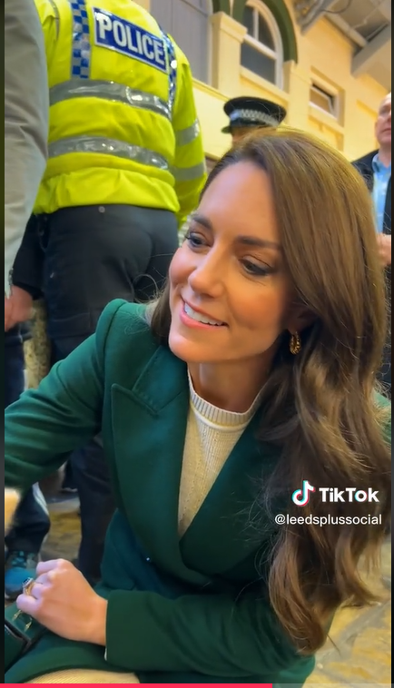 Kate Middleton meets with Casper the Chihuahua