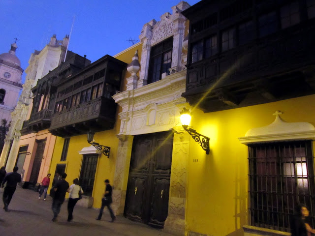 Casa Goyeneche -vista nocturna de la fachada