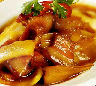 Món ăn ngon với thịt ba chỉ kho dừa