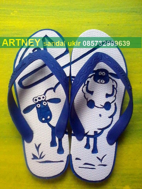 Artney sandal ukir