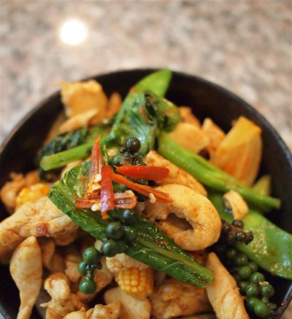 I Love Thai Recipes: Chicken with Green Peppercorns (Gai ...