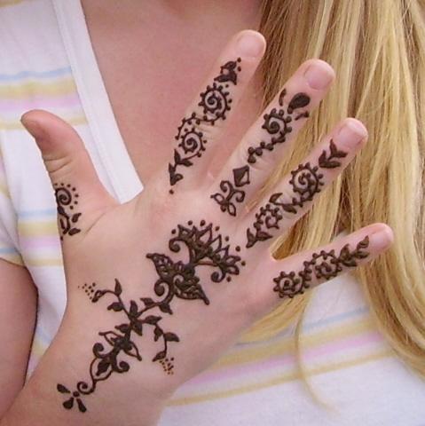 henna hand tattoo picture The longer it is allowed to dry, the darker the 