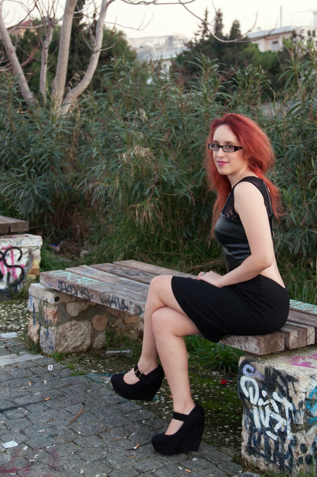 Anna, Keni, etailpr, hybrid, dress, backless, leather, lace, black, redhead, spotlights on the redhead, model, blogger, sexy, review, shopping, glasses
