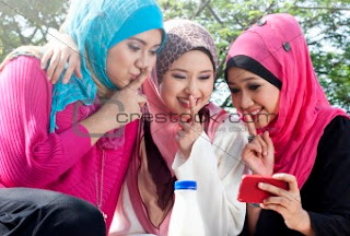 Tiga Muslimah Hijaber Cantik NgGossip