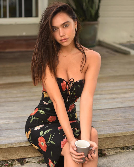 Alexis Ren Height, Weight, Age, Body Measurement, Net Worth, Facts