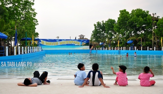 8 waves waterpark summer philippines