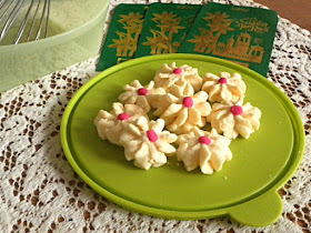 Daisy Cookies/Biskut Dahlia Recipe @ treatntrick.blogspot.com