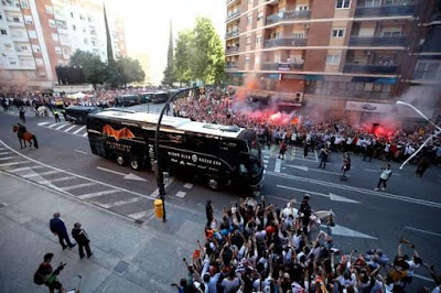 Valencia-team-bus-with-players