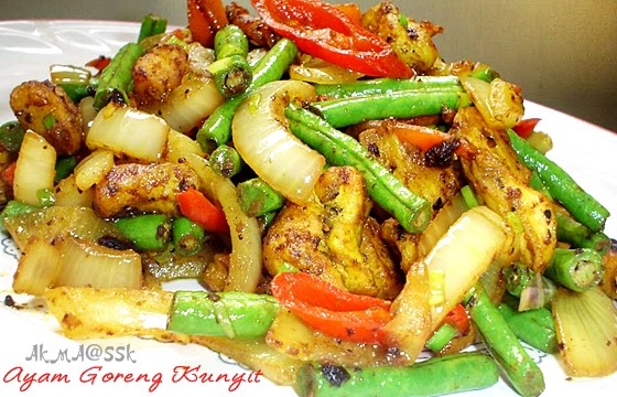 Ayam Goreng Kunyit  Singgahsana Kitchen