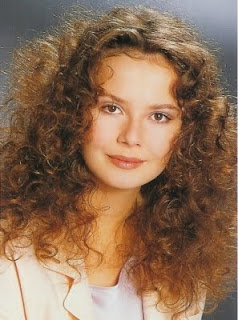 Classic-curly-hair-styles-for-women-ideas