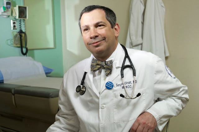 Oncólogo venezolano lidera la lucha mundial contra el cáncer desde EE UU.