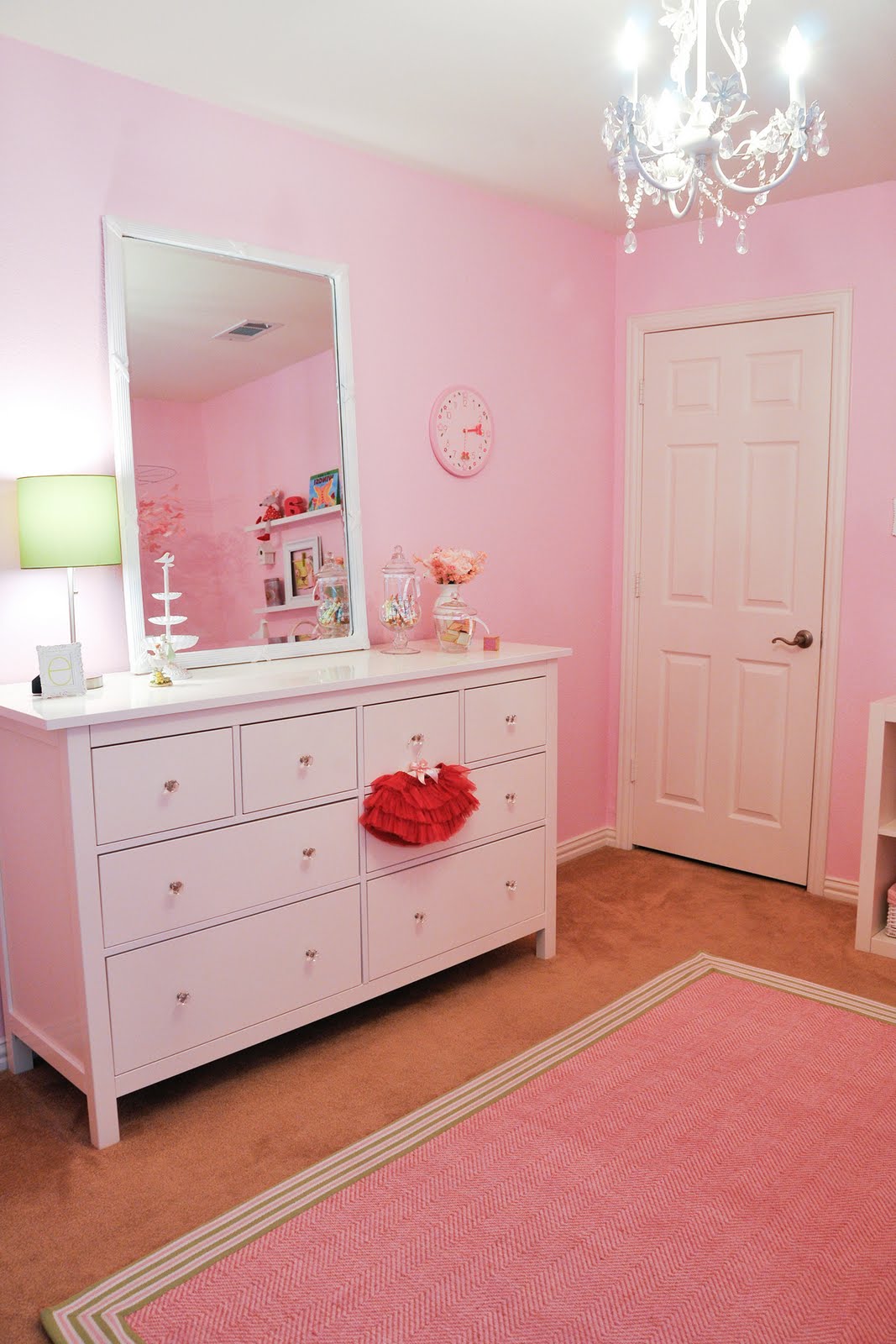 Preppy Chic Baby Nursery ~ Wallpaper Face Painting Ideas