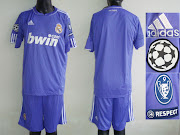 Camiseta REAL MADRID (CHAMPIONS) (2ª EQUIPACION) 20102011 (çš‡é©¬real madrid champions league away purple)