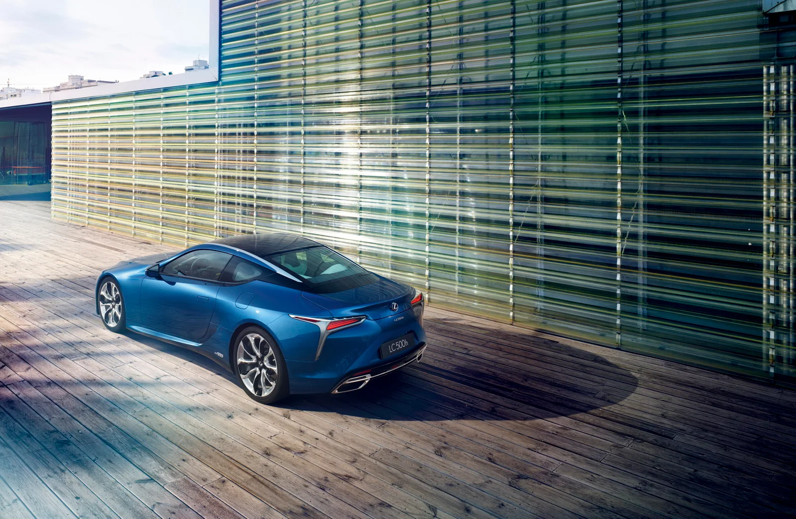 Bật mí siêu phẩm Lexus LC500h 2017 trước ngày ra mắt