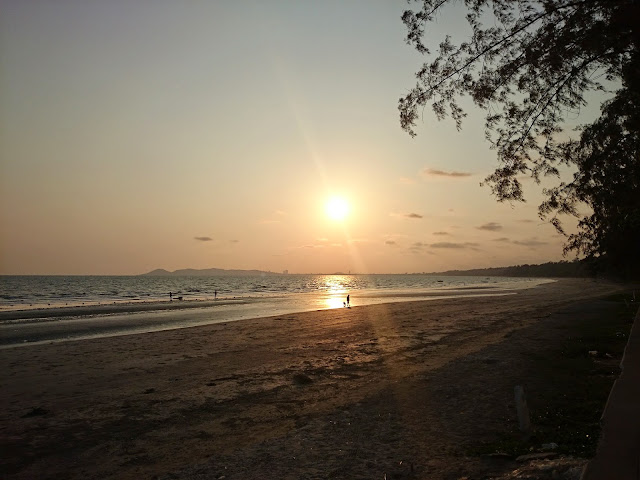 Solnedgång på Suanson Beach