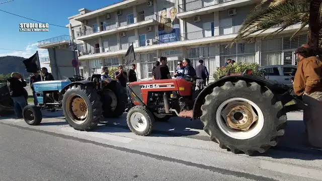 Τρακτέρ συγκεντρωμένα