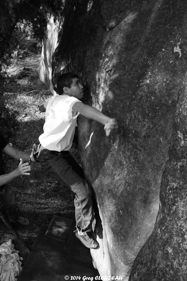 Franck dans l'attraction des pôles, 5c, Bois Rond, Trois Pignons, (C) 2014 Greg Clouzeau