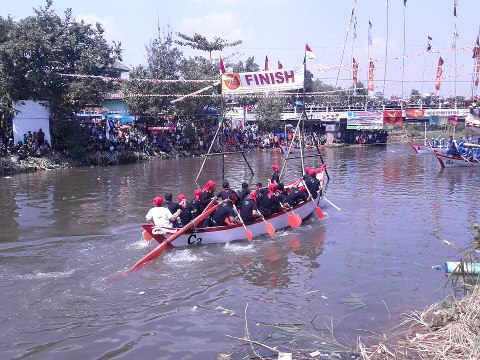 Tradisi Lomban di Kabupaten Batang